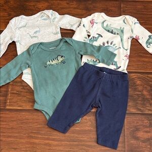 ⭐️⭐️PICK 5 / $20 Carter's Green and Gray Dinosaur Onesie Set 3 Months